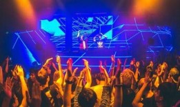 成都吃瓜网红蹦迪视频,吃瓜群众镜头下的夜生活盛况