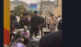 阜阳抖音视频爆料,阜阳街头奇闻异事，网友热议不已！